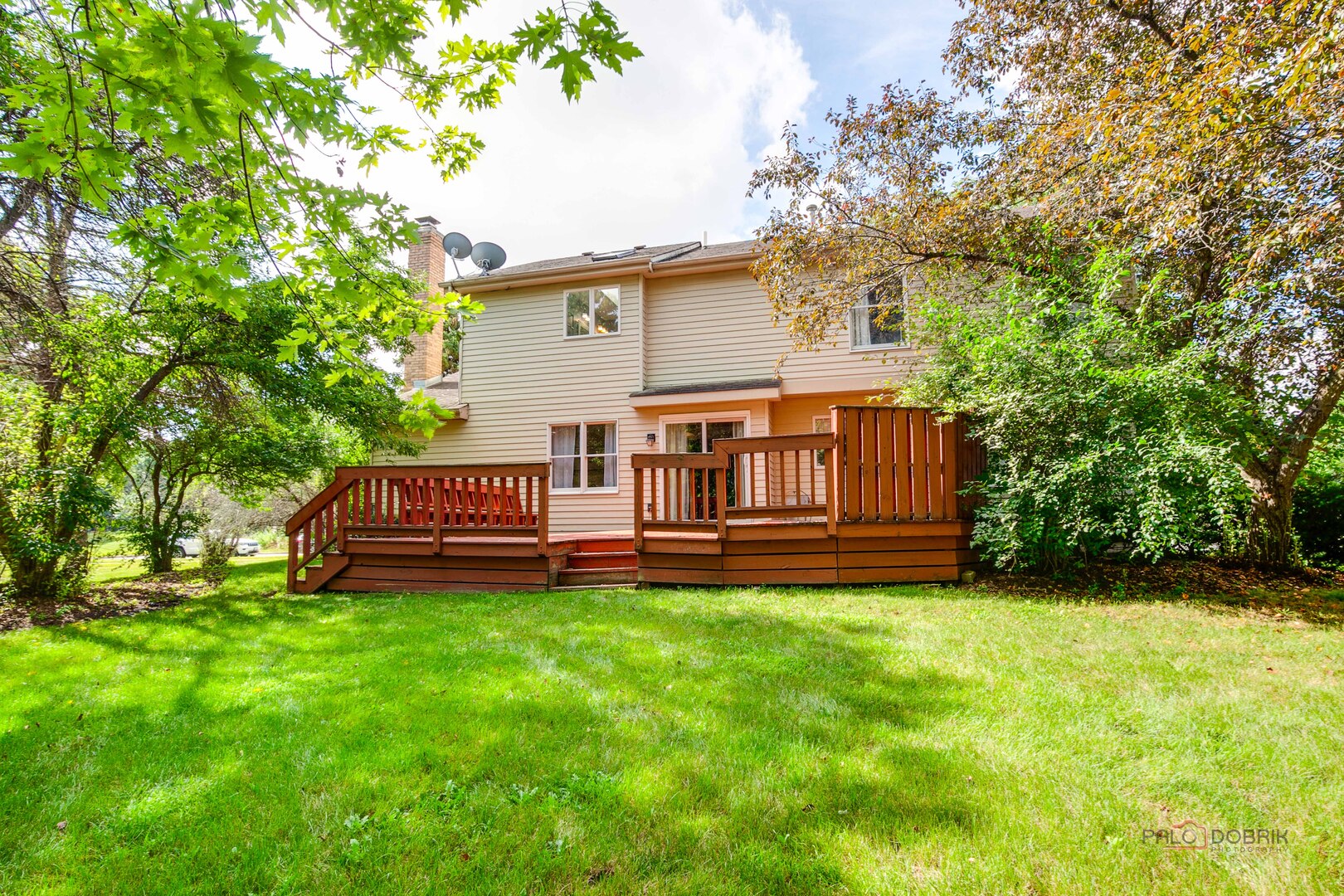 1708 Park Crest Court, Libertyville, IL 60048