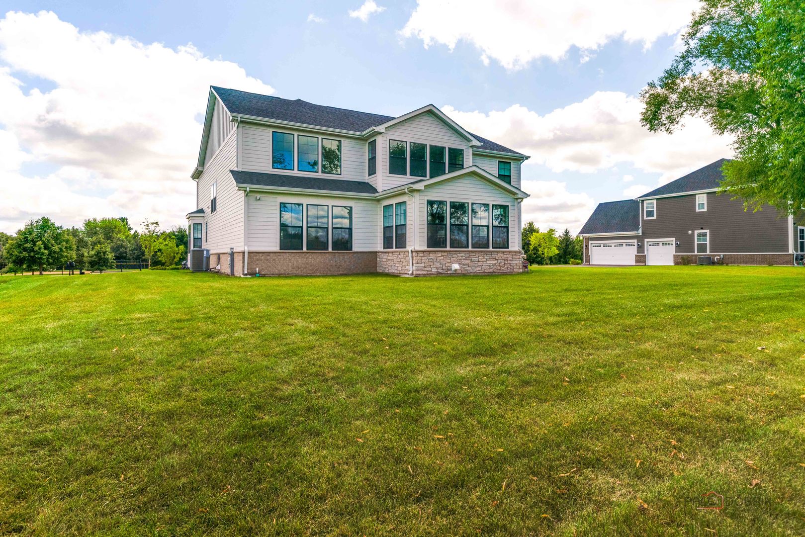 124 Tournament Drive, Hawthorn Woods, IL 60047