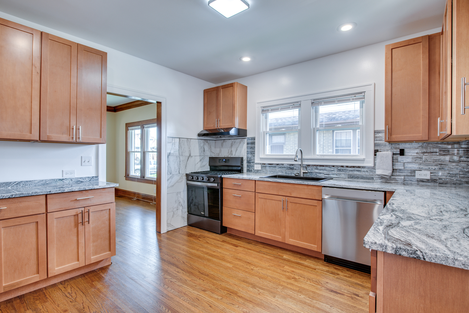 819 Oakland Avenue, Joliet, IL 60435