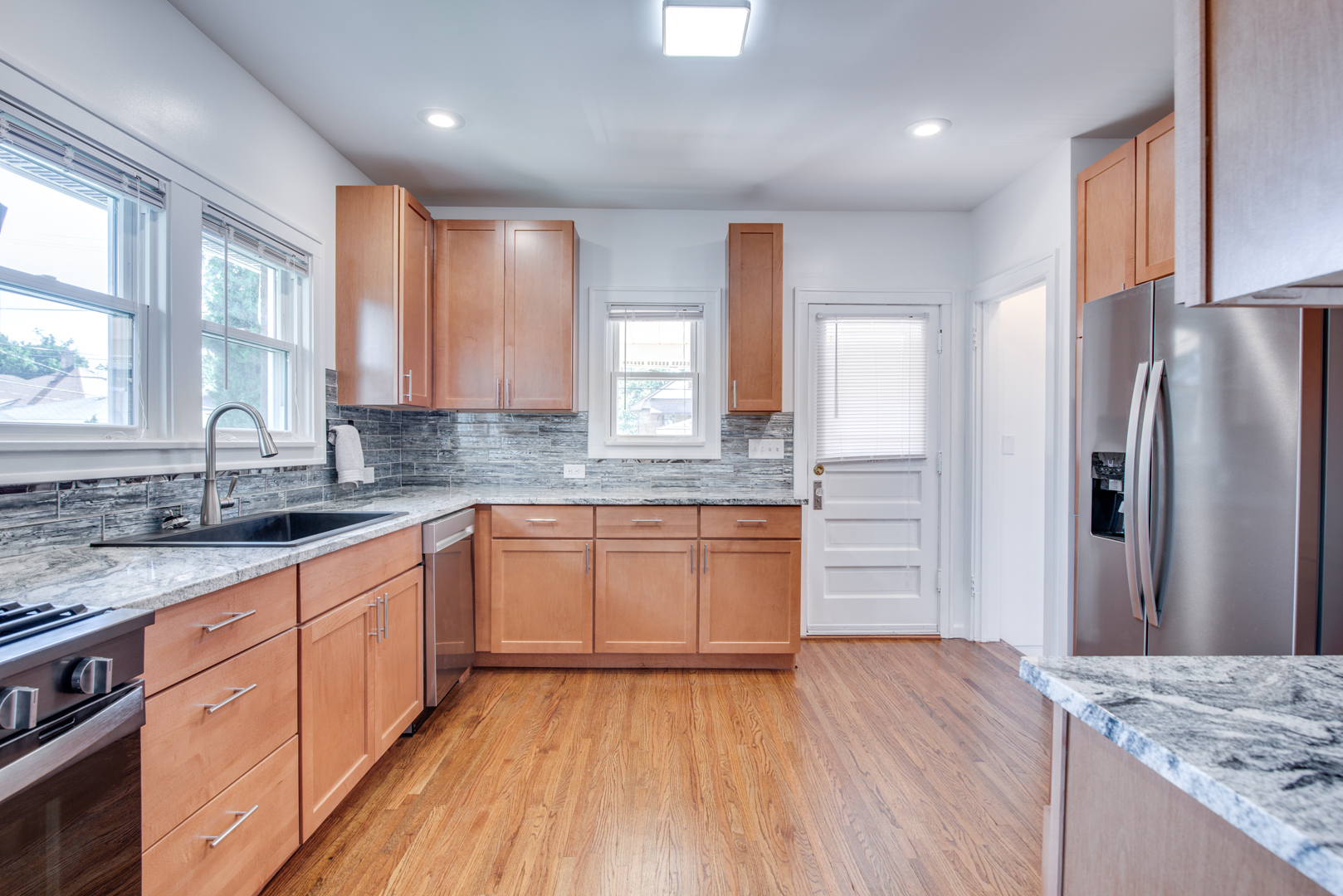 819 Oakland Avenue, Joliet, IL 60435