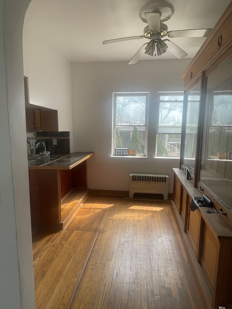 9601 S Perry Avenue, Chicago, IL 60628