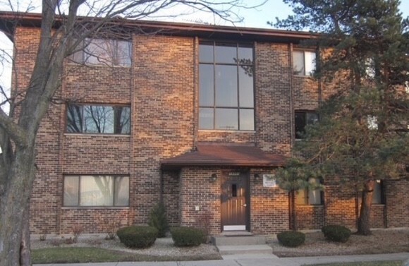 19501 Lake Shore Drive #2S, Lynwood, IL 60411