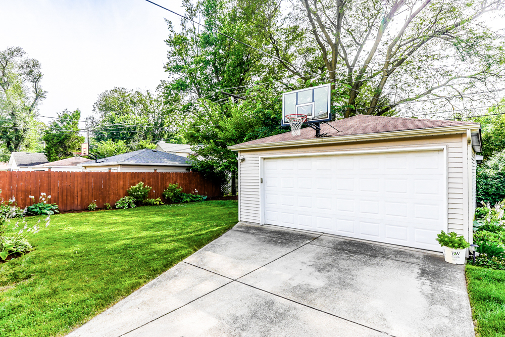 616 S 10th Avenue, La Grange, IL 60525