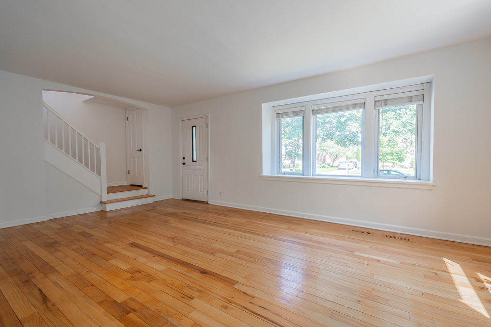 616 S 10th Avenue, La Grange, IL 60525