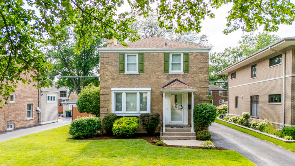616 S 10th Avenue, La Grange, IL 60525