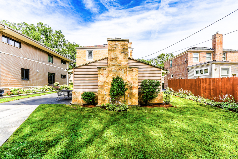 616 S 10th Avenue, La Grange, IL 60525