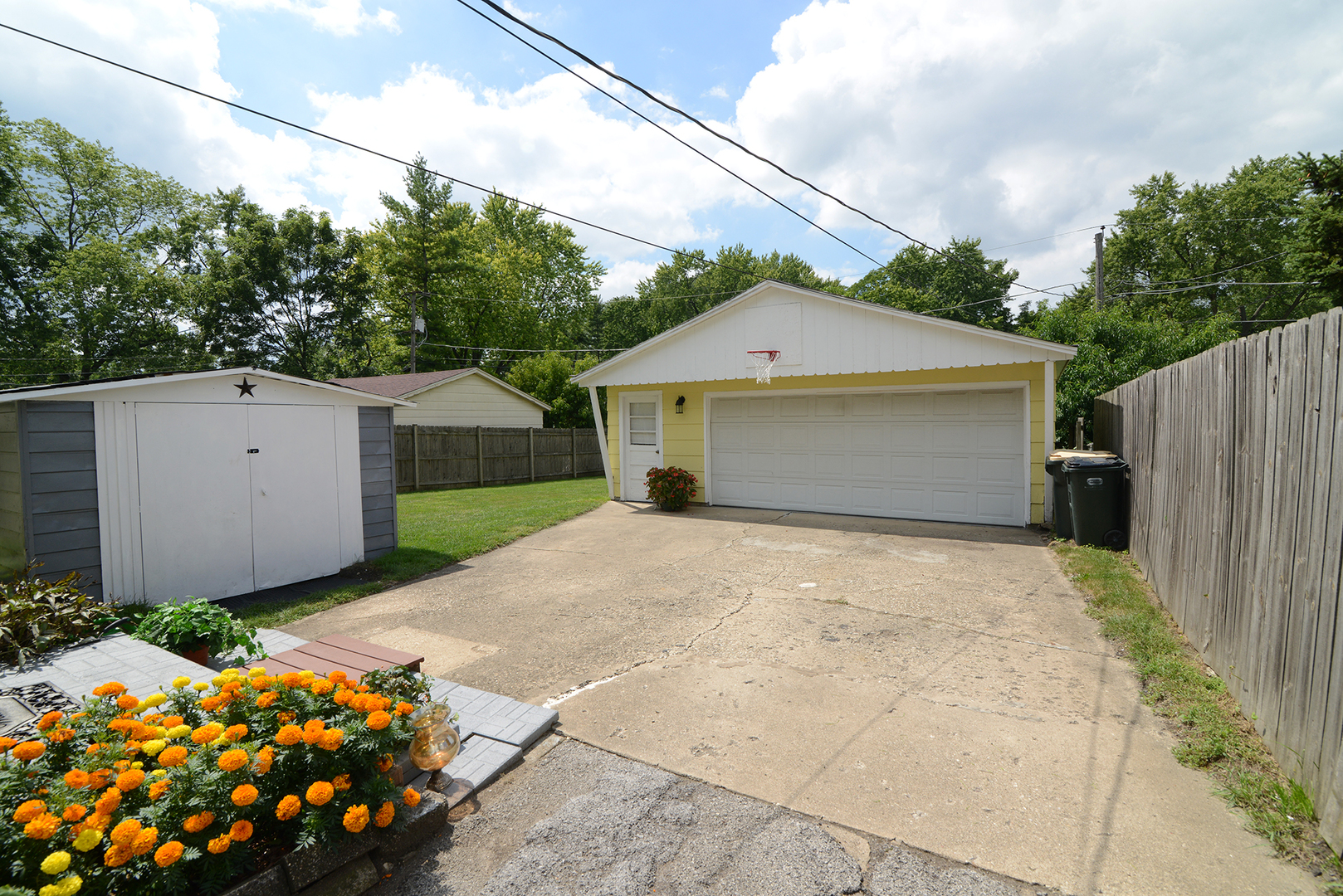 822 Parkside Avenue, West Chicago, IL 60185