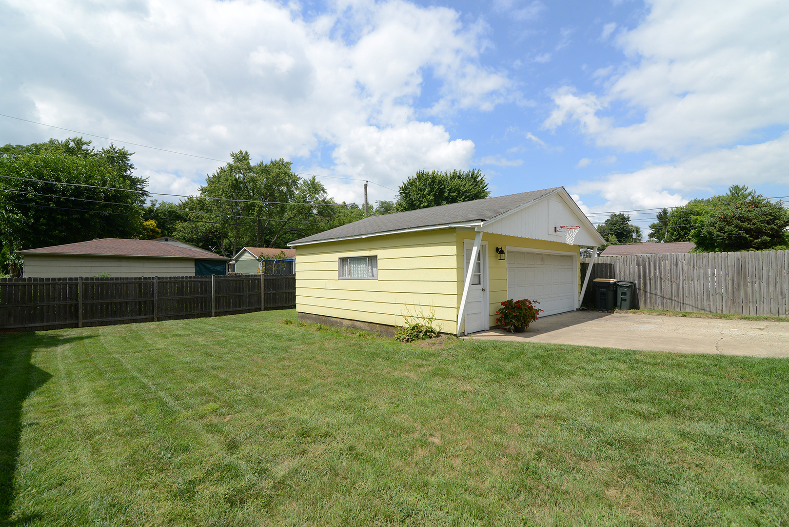 822 Parkside Avenue, West Chicago, IL 60185