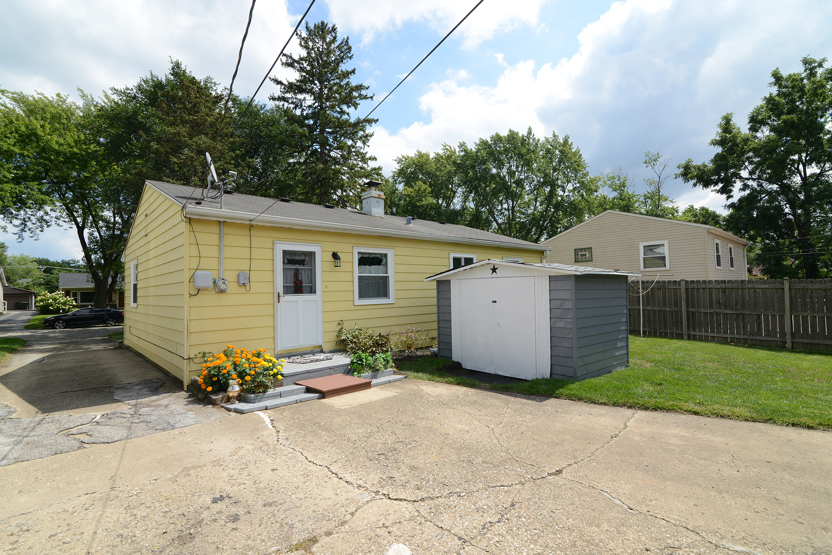 822 Parkside Avenue, West Chicago, IL 60185