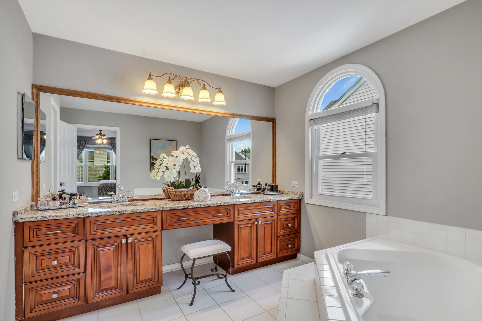 1704 Belle Haven Drive, Grayslake, IL 60030