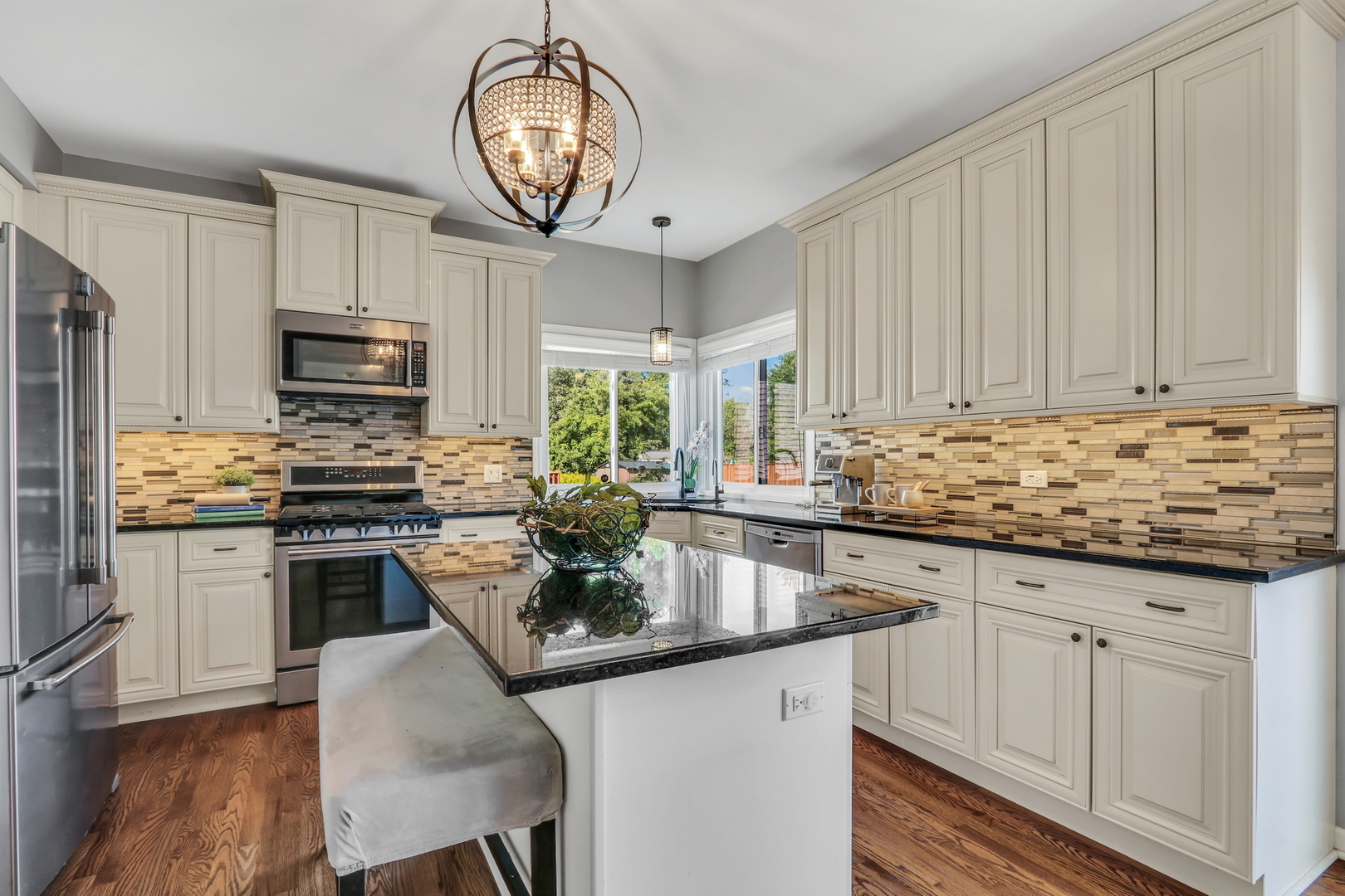 1704 Belle Haven Drive, Grayslake, IL 60030