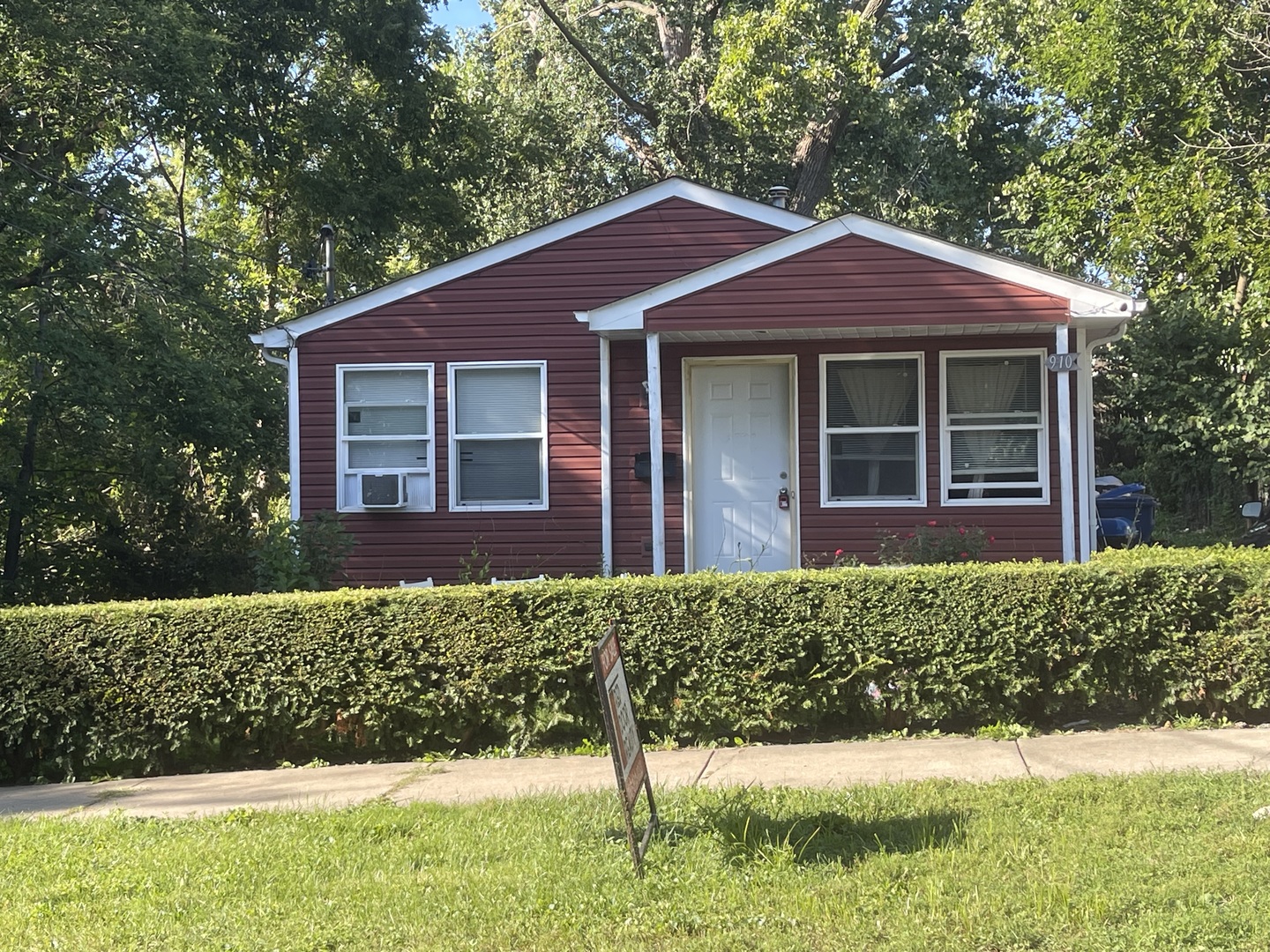 910 Cummings Avenue, Waukegan, IL 60085