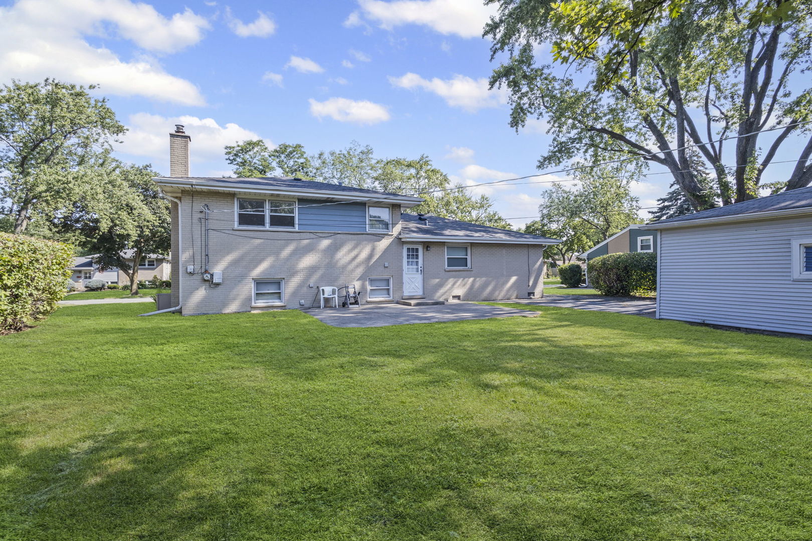 2751 Pauline Avenue, Glenview, IL 60025