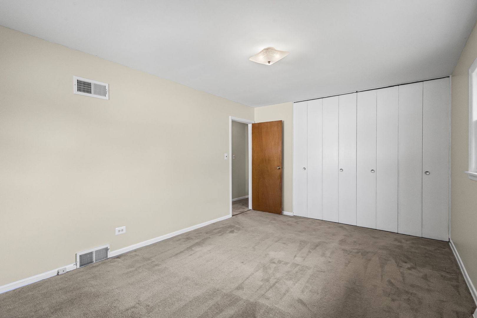 2751 Pauline Avenue, Glenview, IL 60025