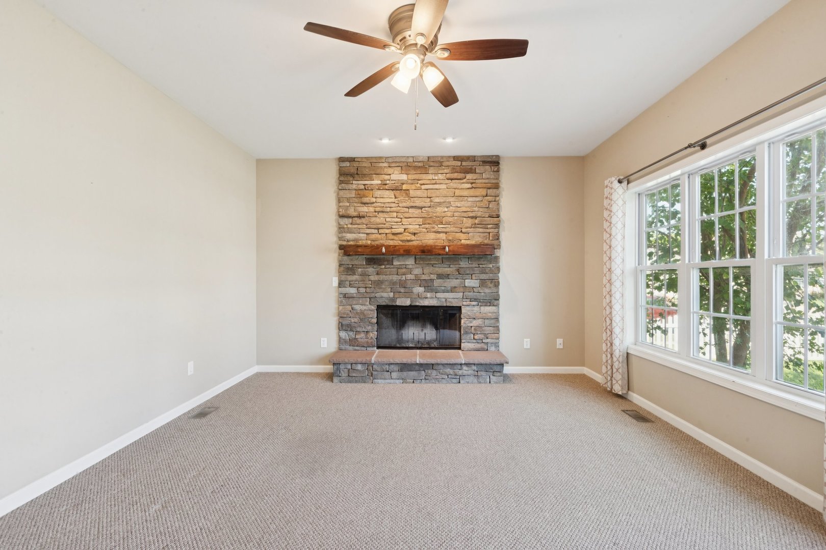 345 S Calkey Street, Diamond, IL 60416