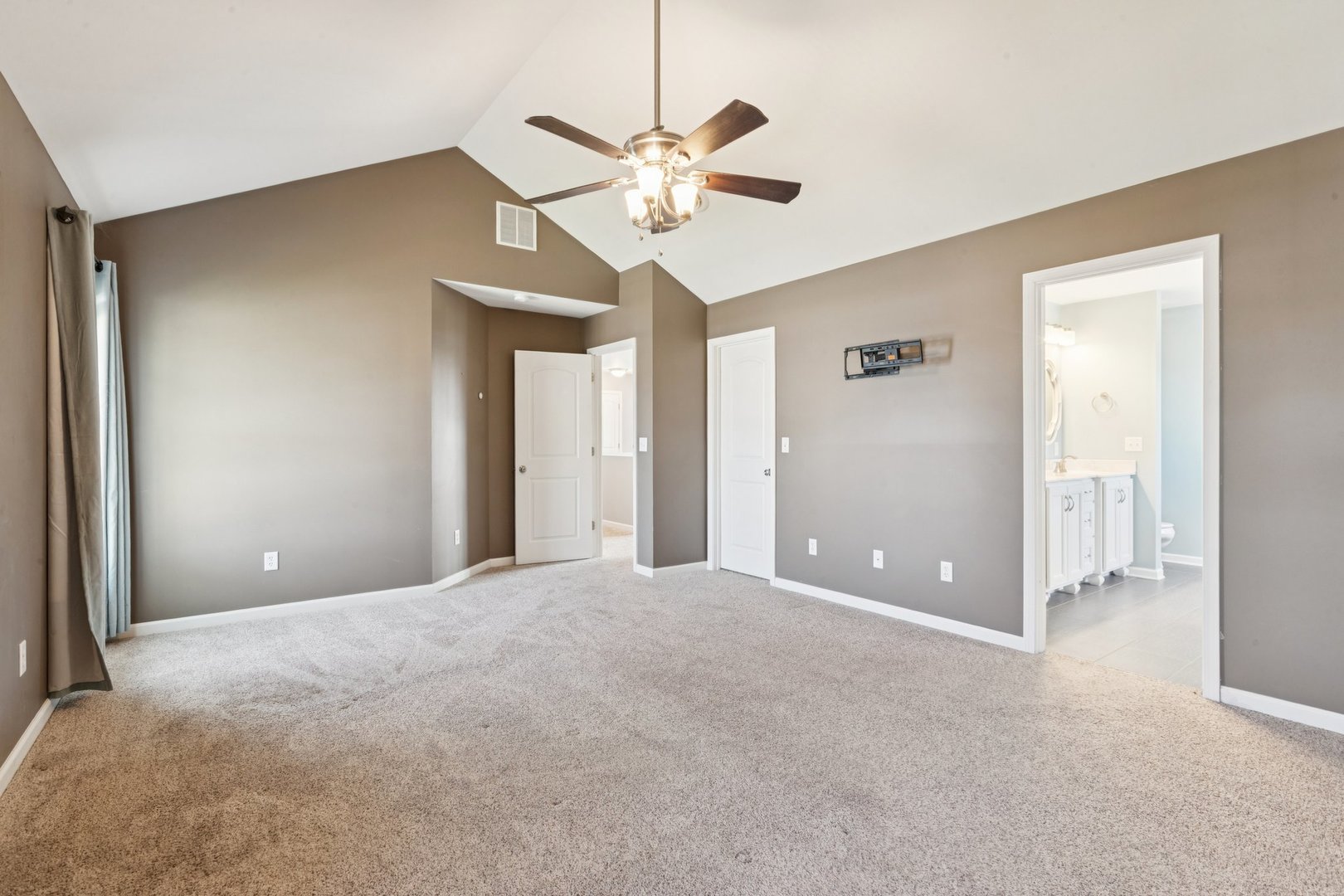 345 S Calkey Street, Diamond, IL 60416