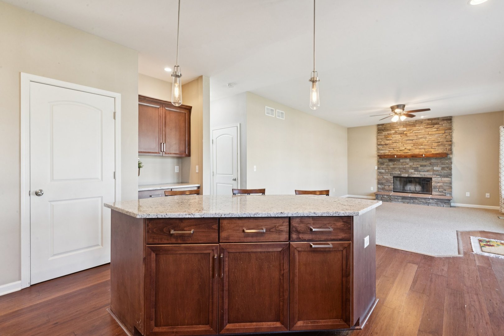 345 S Calkey Street, Diamond, IL 60416