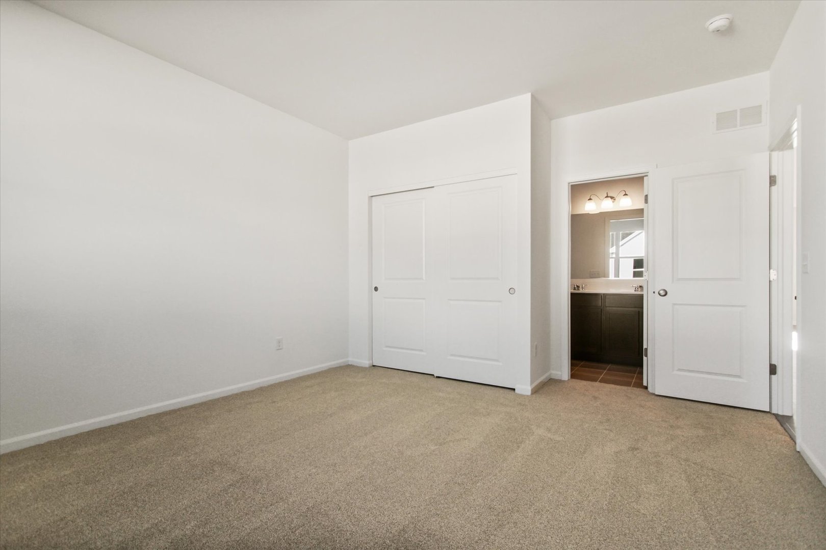 285 Kingsport Drive, South Elgin, IL 60177