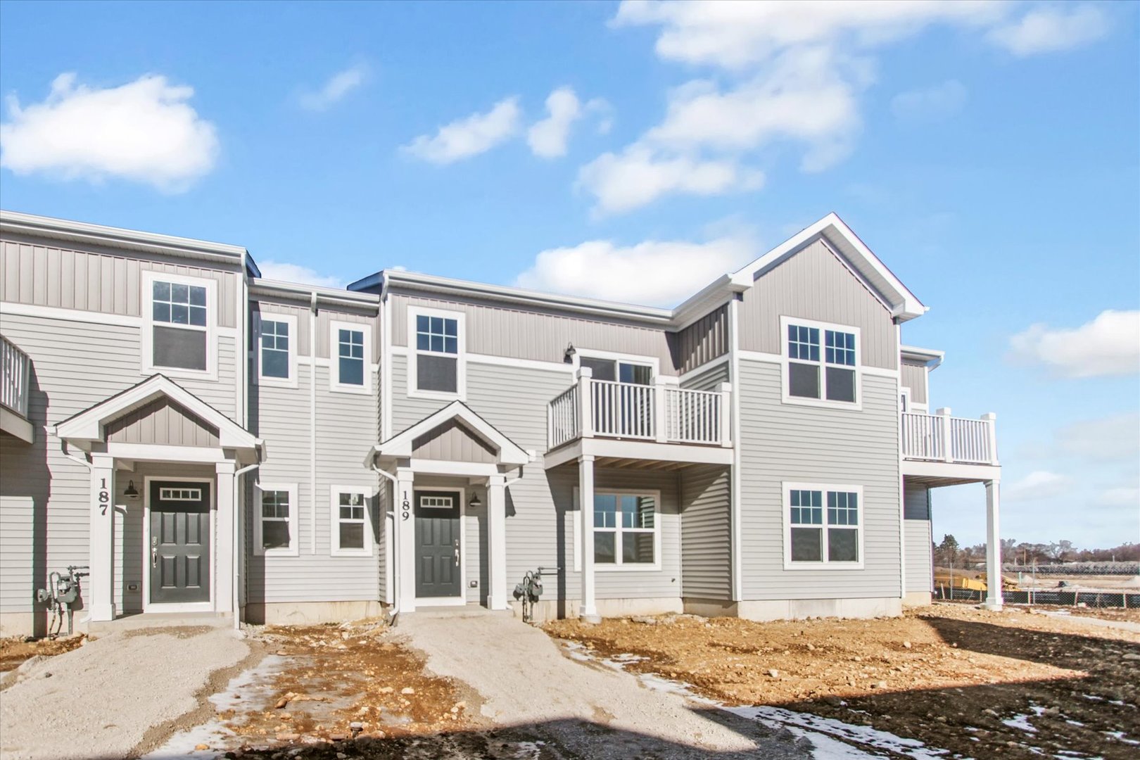 285 Kingsport Drive, South Elgin, IL 60177