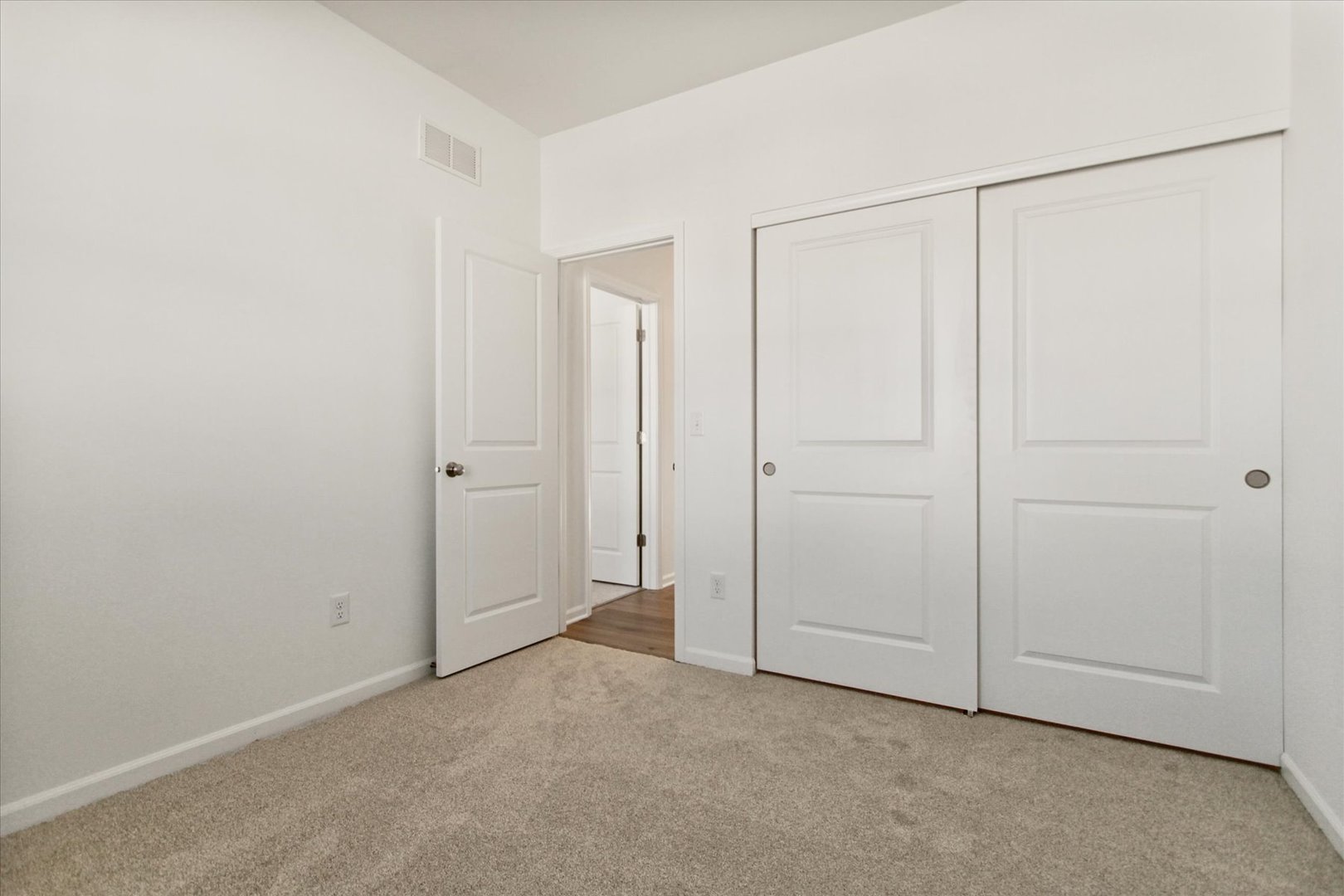 285 Kingsport Drive, South Elgin, IL 60177