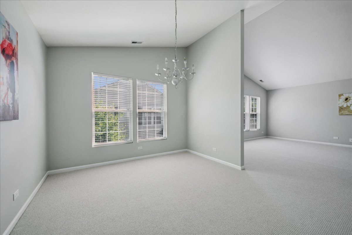 182 W CHATHAM Lane #182, Round Lake, IL 60073