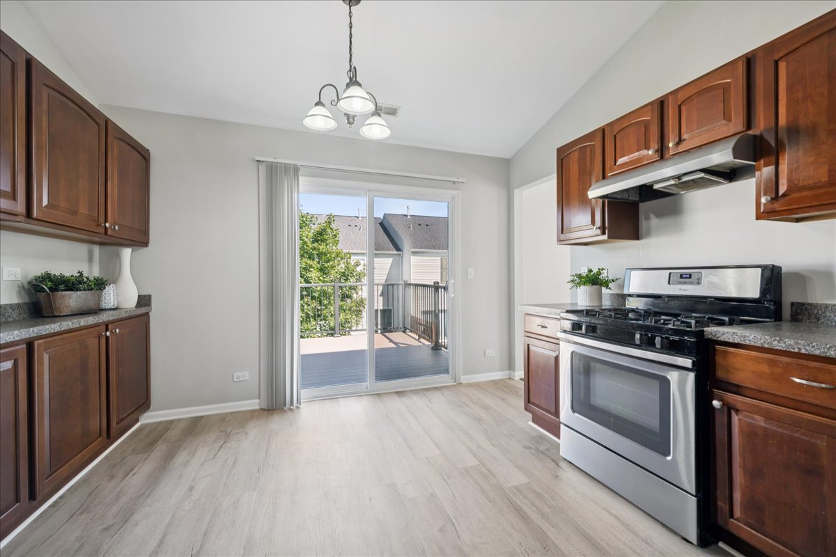 182 W CHATHAM Lane #182, Round Lake, IL 60073