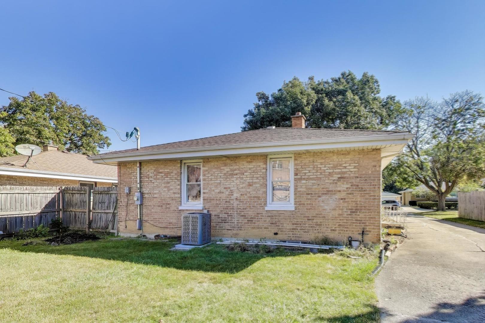 514 Iroquois Road, Hillside, IL 60162