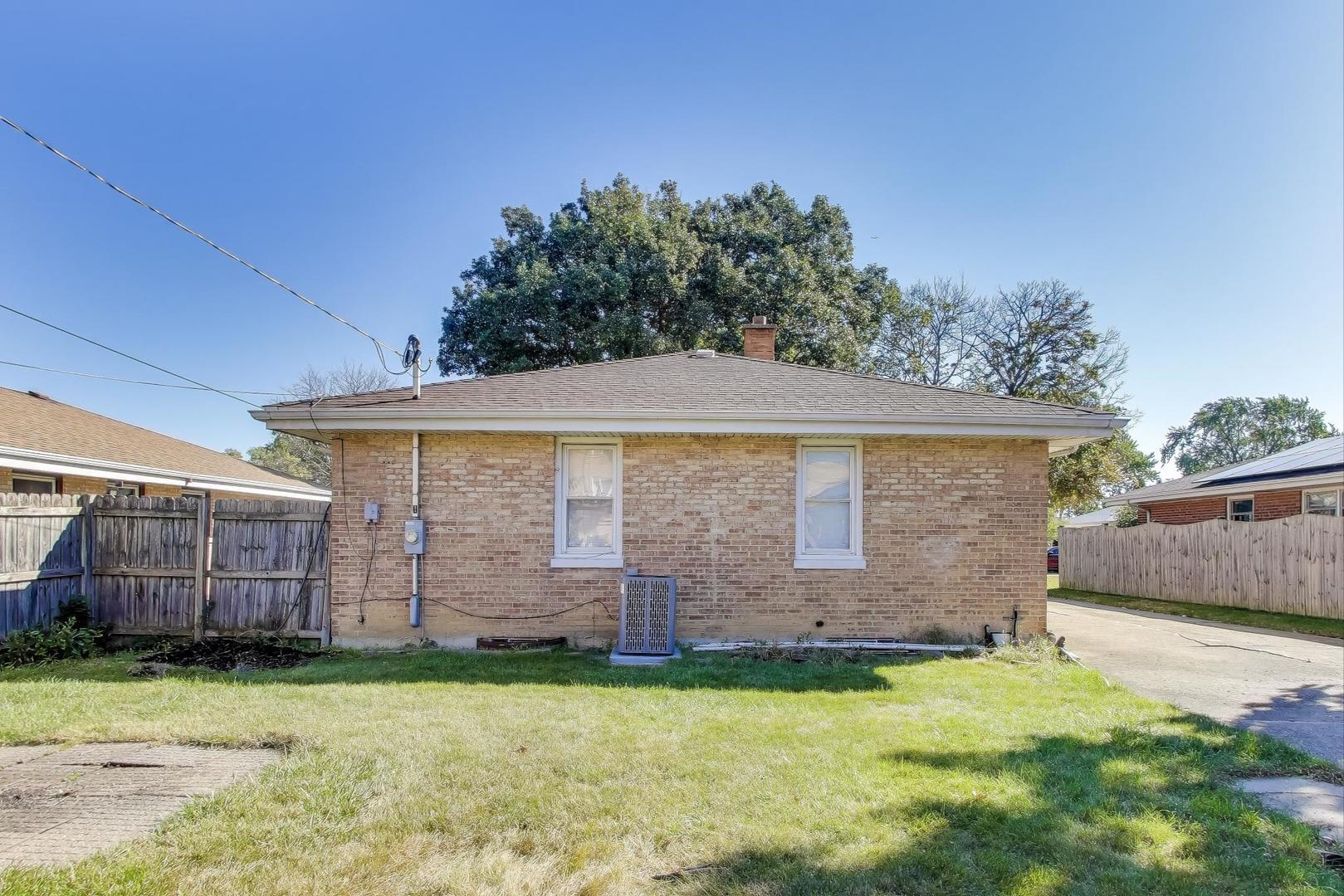 514 Iroquois Road, Hillside, IL 60162