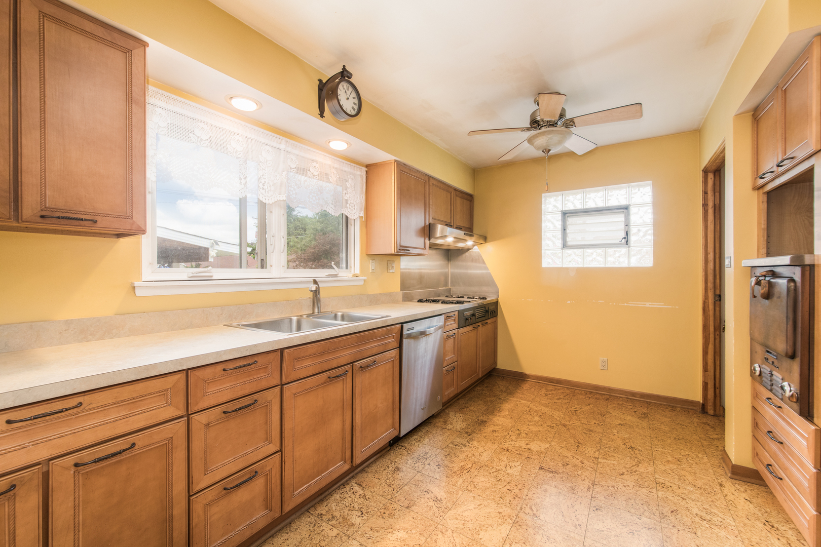 1501 N 37th Avenue, Melrose Park, IL 60160
