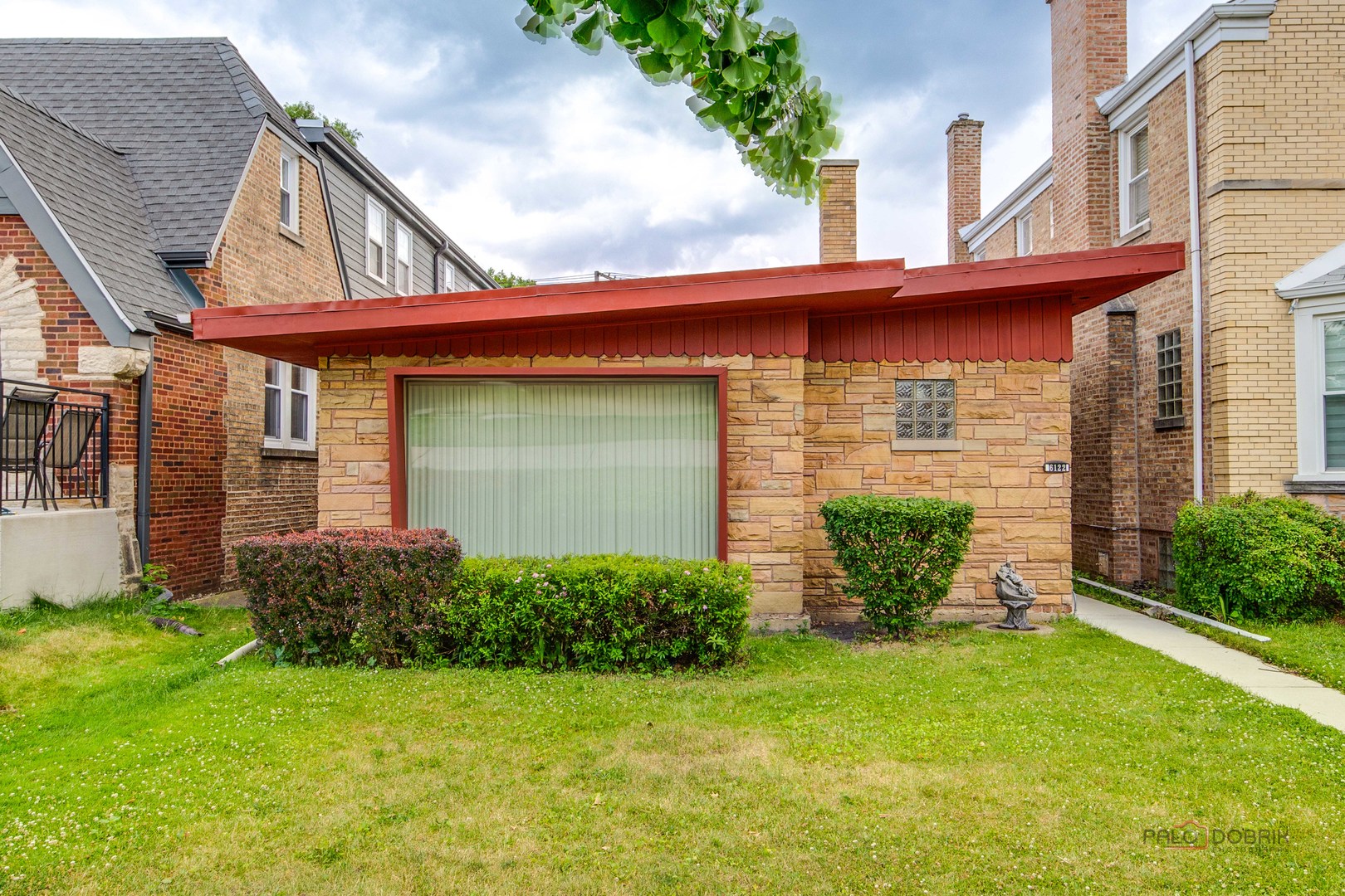 6122 N Central Park Avenue, Chicago, IL 60659