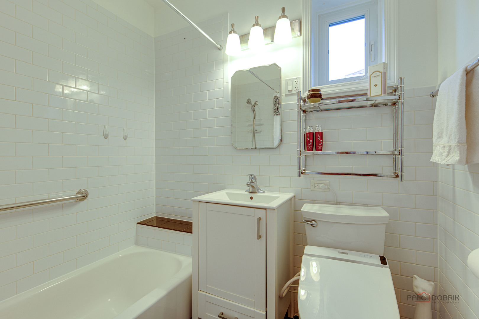 6122 N Central Park Avenue, Chicago, IL 60659