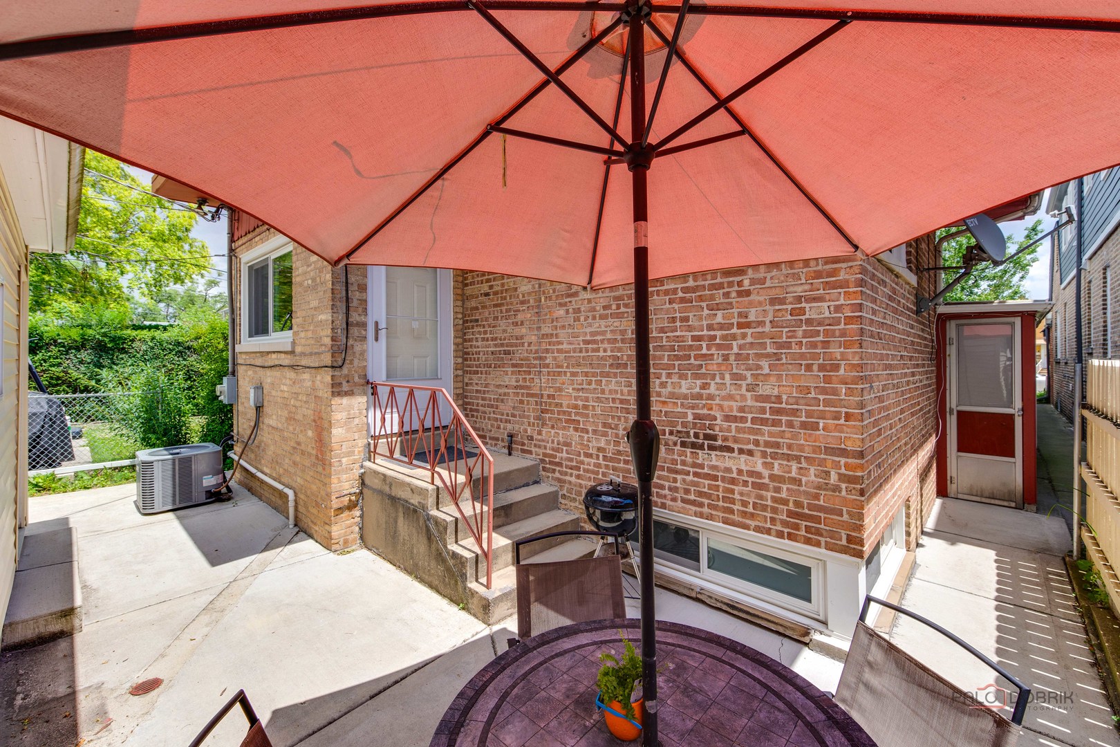 6122 N Central Park Avenue, Chicago, IL 60659
