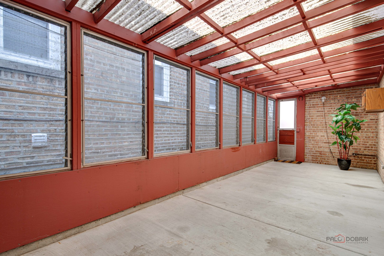 6122 N Central Park Avenue, Chicago, IL 60659