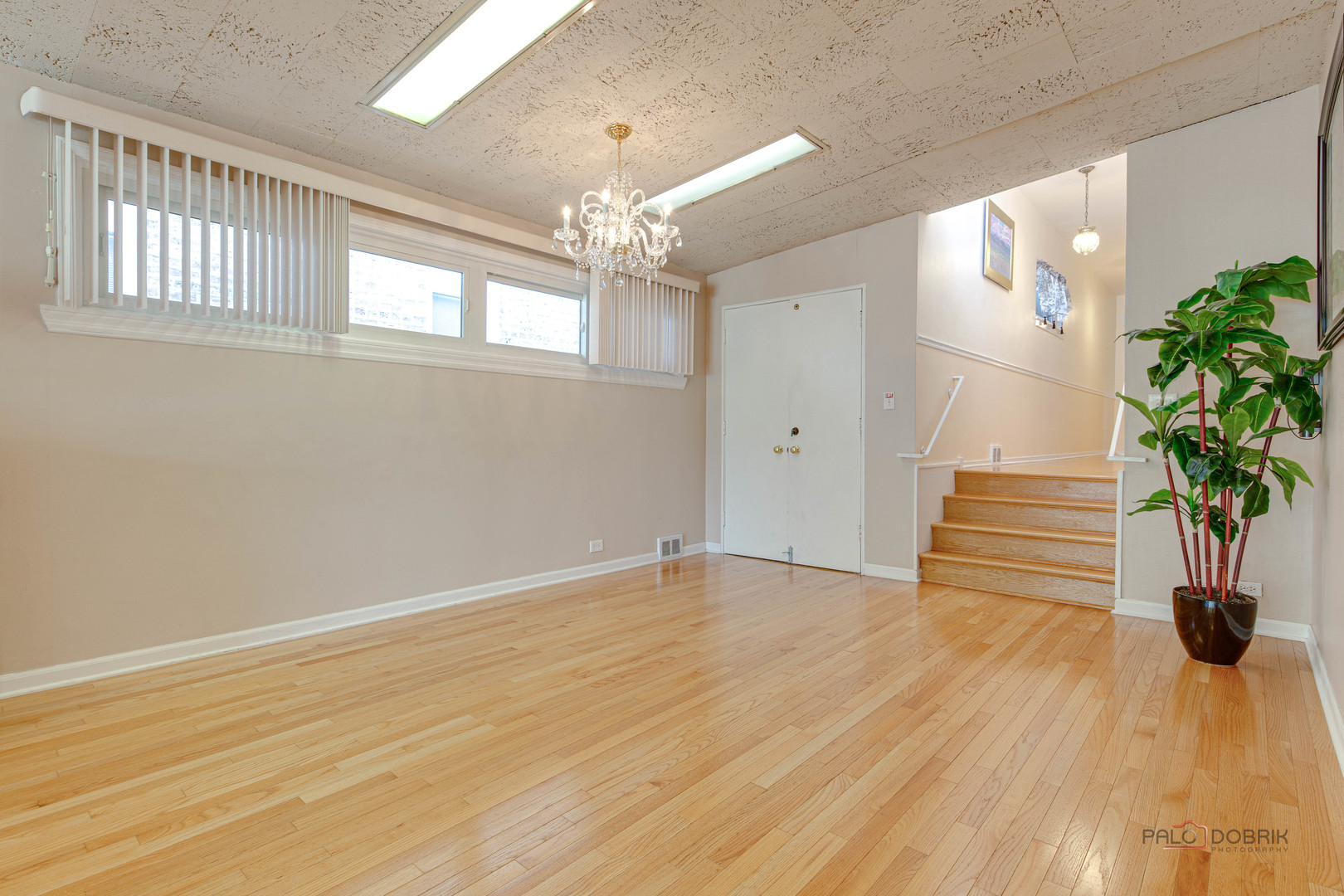 6122 N Central Park Avenue, Chicago, IL 60659