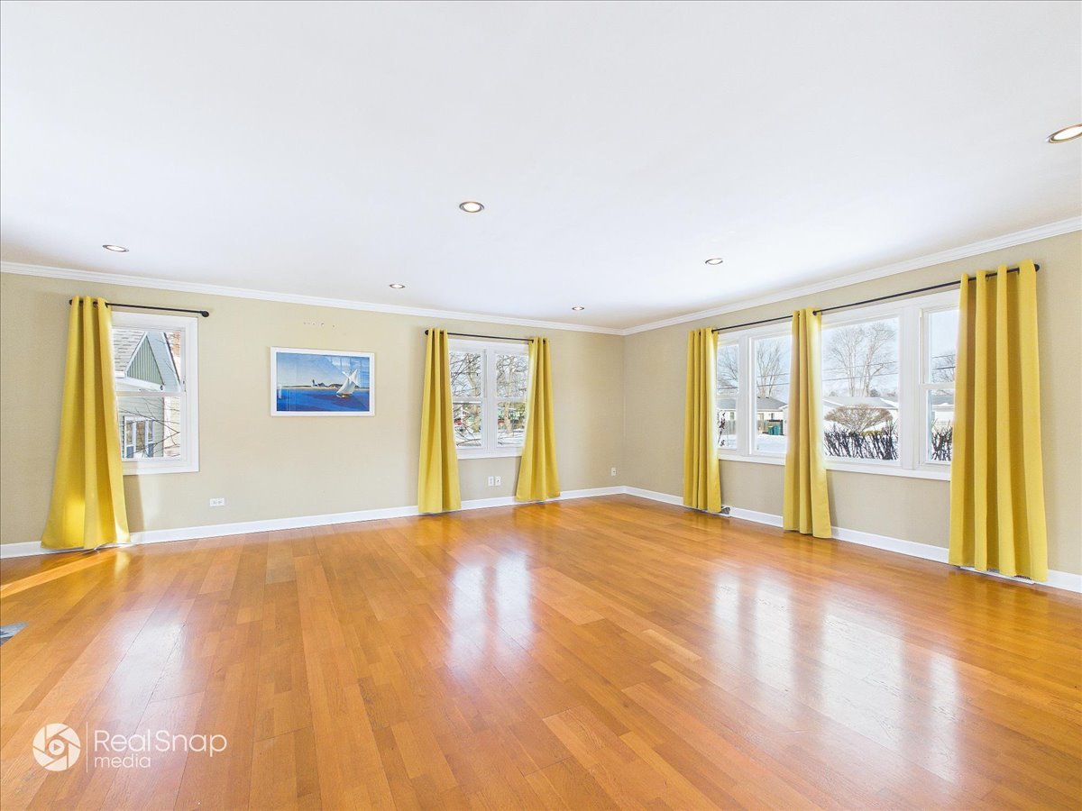 38 Lippincott Road, Fox Lake, IL 60020