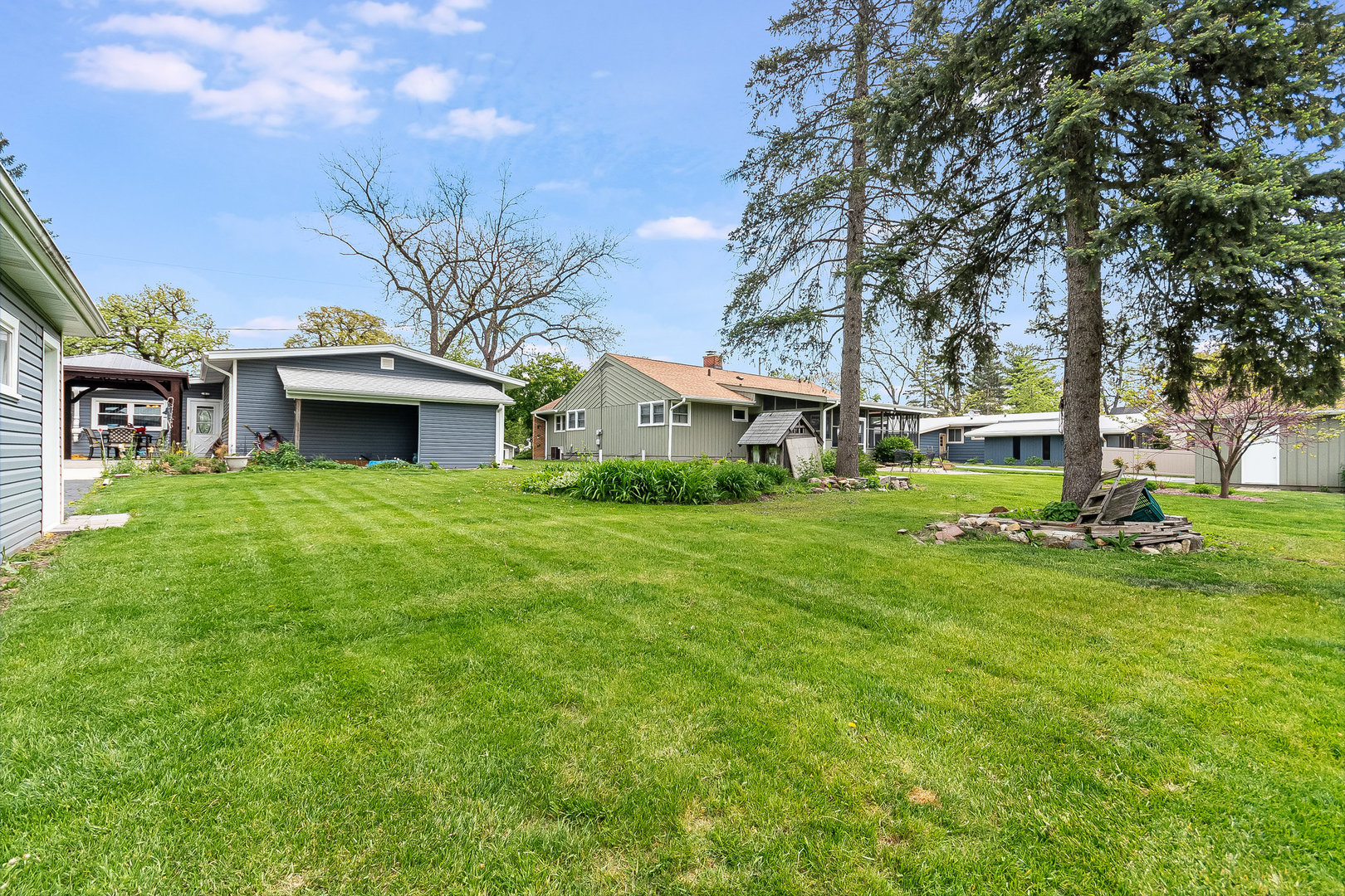 555 W Saint Charles Road, Lombard, IL 60148