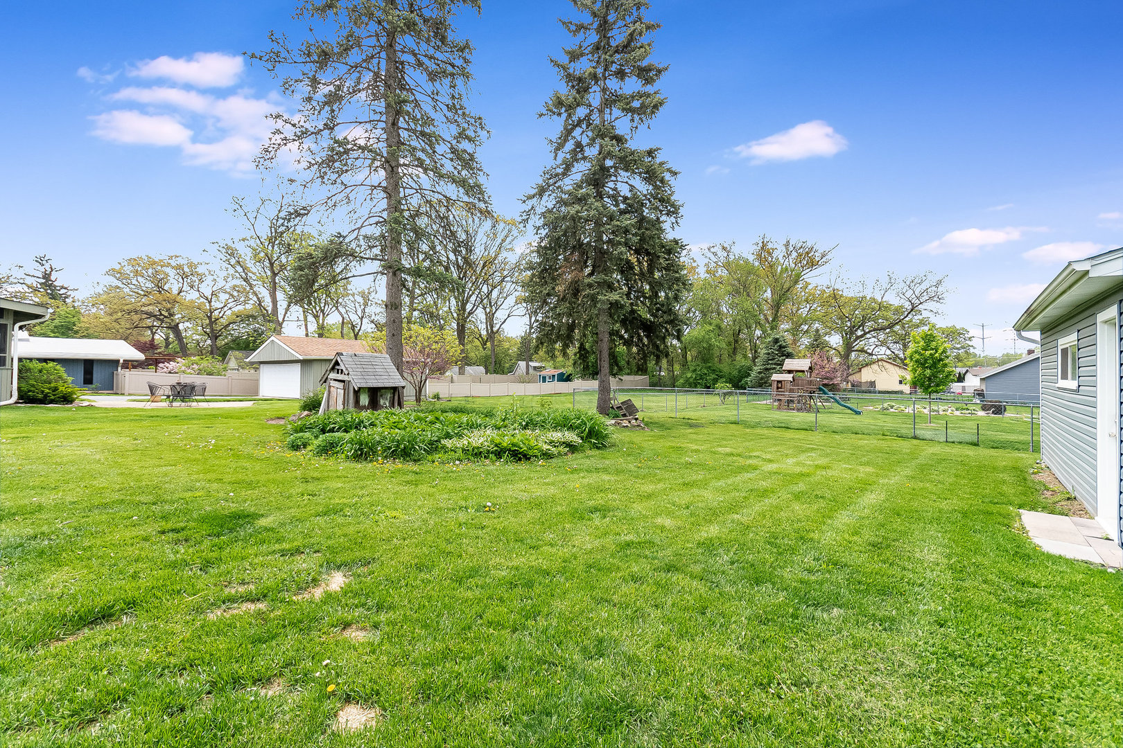 555 W Saint Charles Road, Lombard, IL 60148
