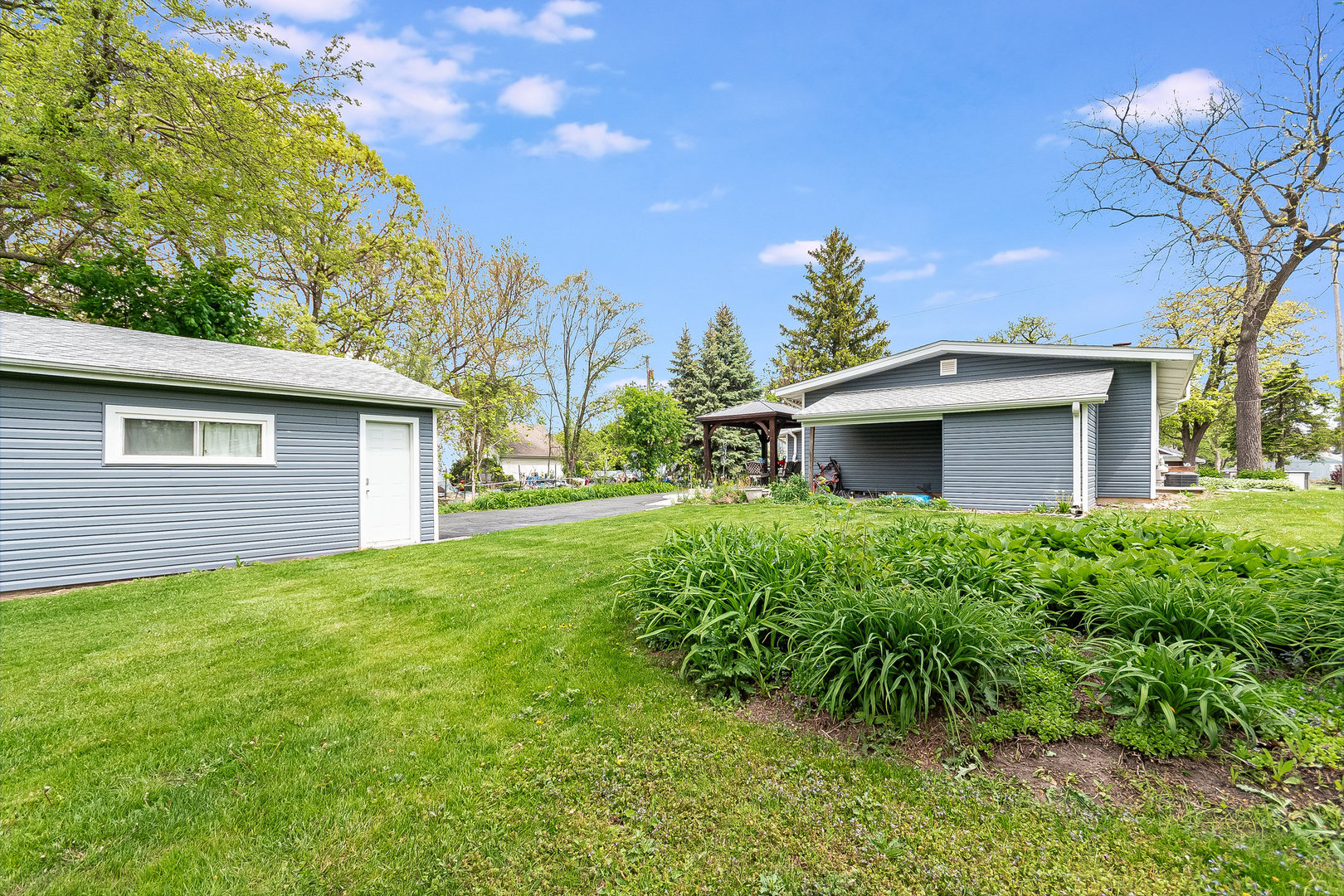 555 W Saint Charles Road, Lombard, IL 60148