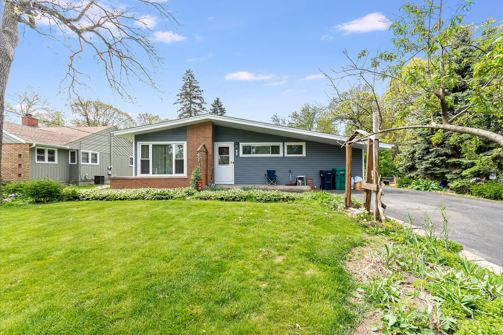 555 W Saint Charles Road, Lombard, IL 60148