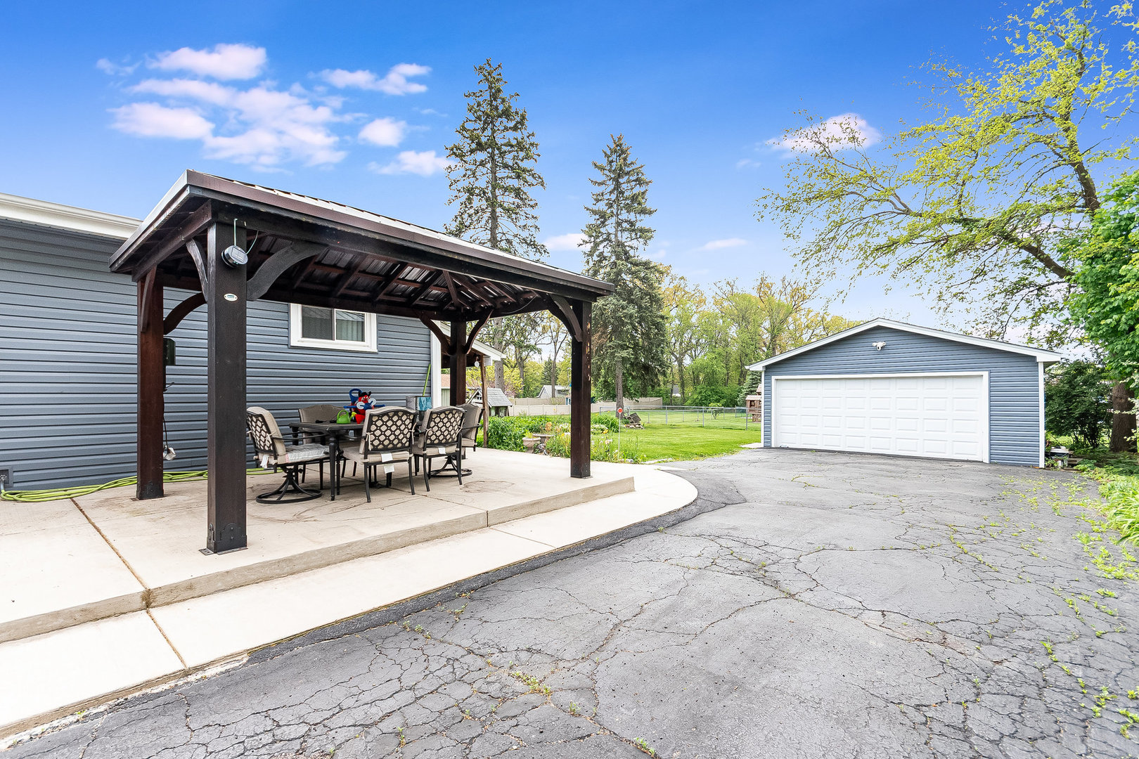555 W Saint Charles Road, Lombard, IL 60148