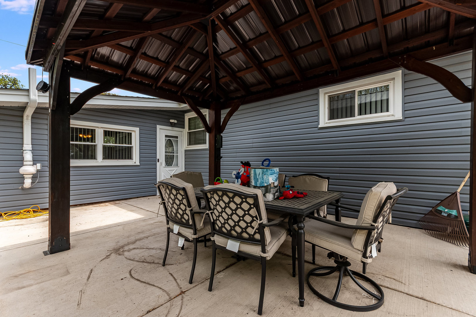 555 W Saint Charles Road, Lombard, IL 60148