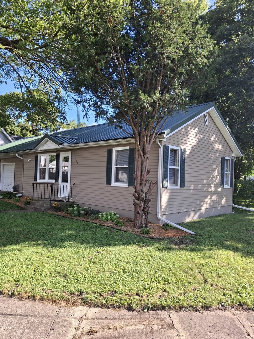 304 Depot Street, Walnut, IL 61376