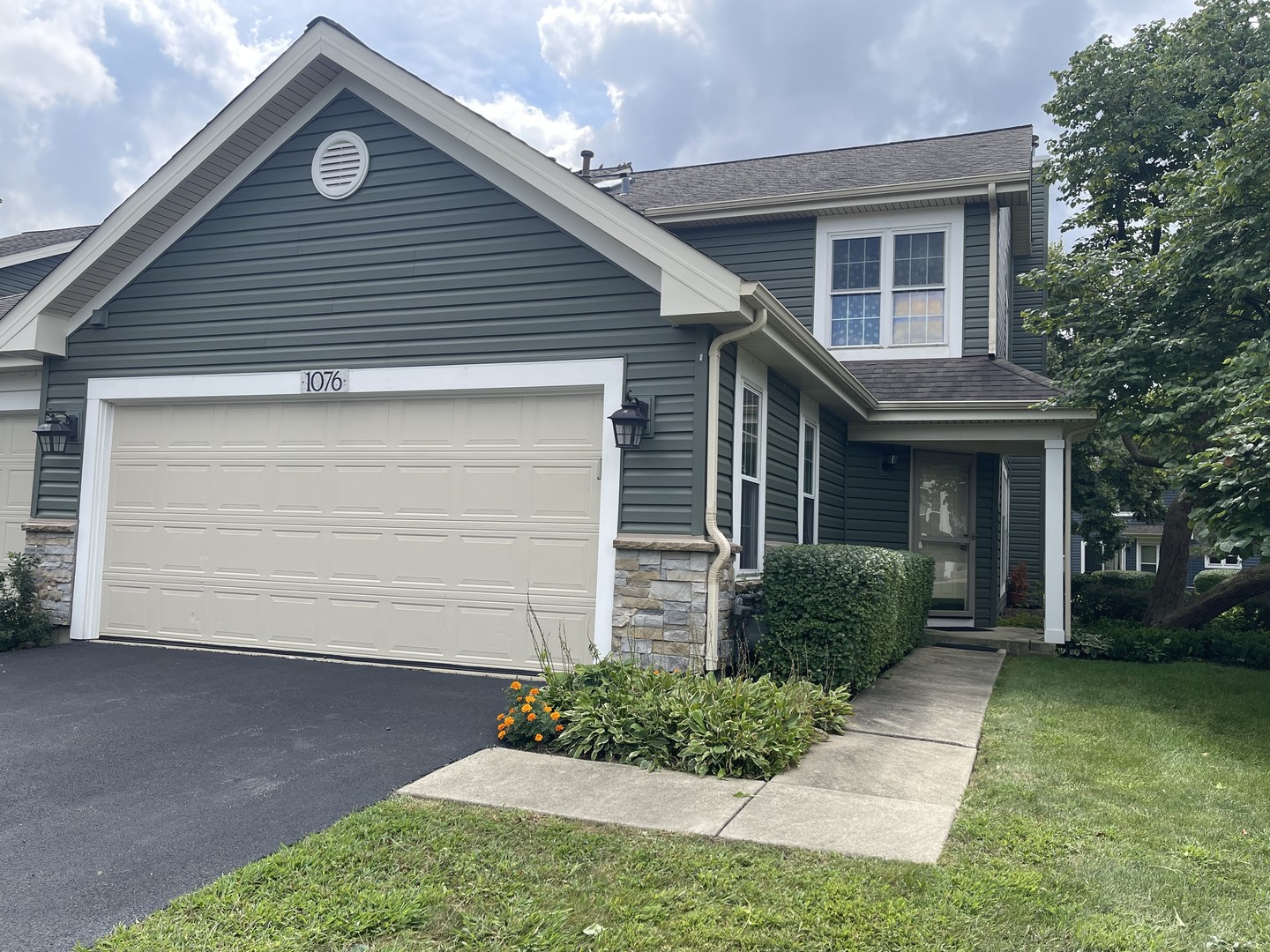 1076 Rockport Drive, Carol Stream, IL 60188