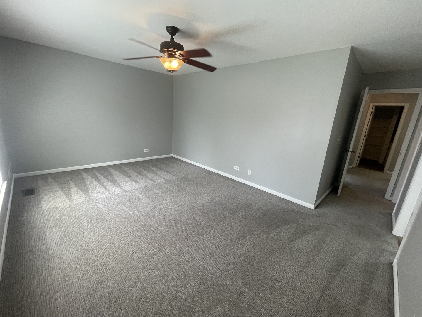 1076 Rockport Drive, Carol Stream, IL 60188