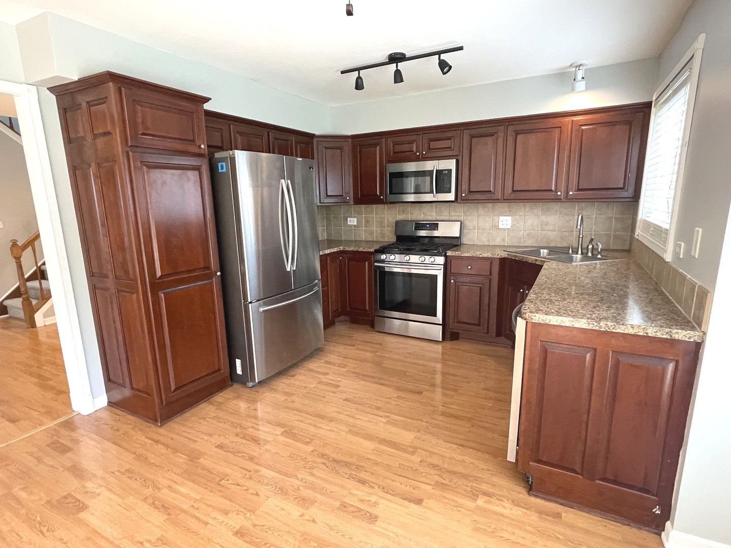 1076 Rockport Drive, Carol Stream, IL 60188