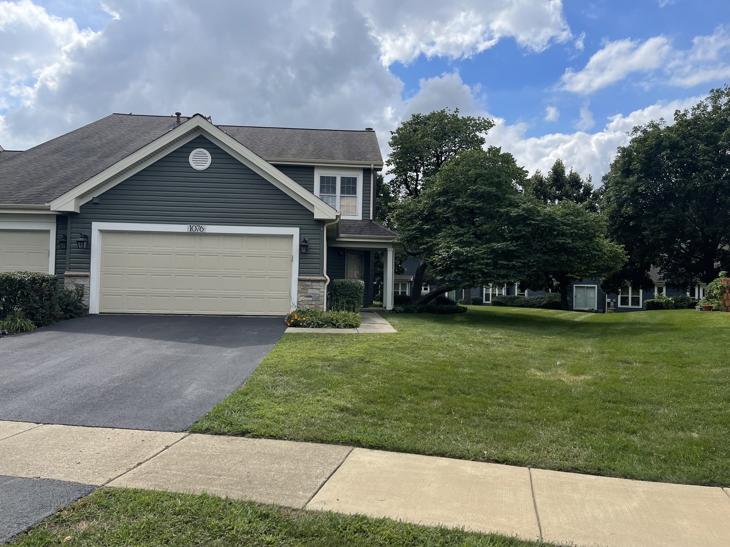 1076 Rockport Drive, Carol Stream, IL 60188