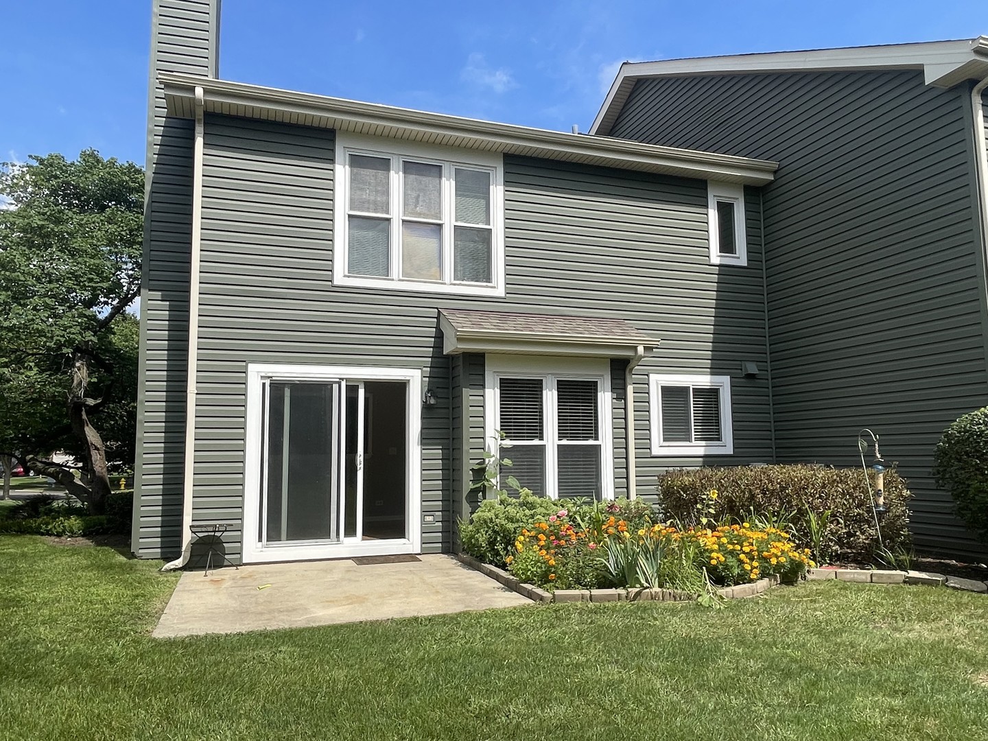 1076 Rockport Drive, Carol Stream, IL 60188