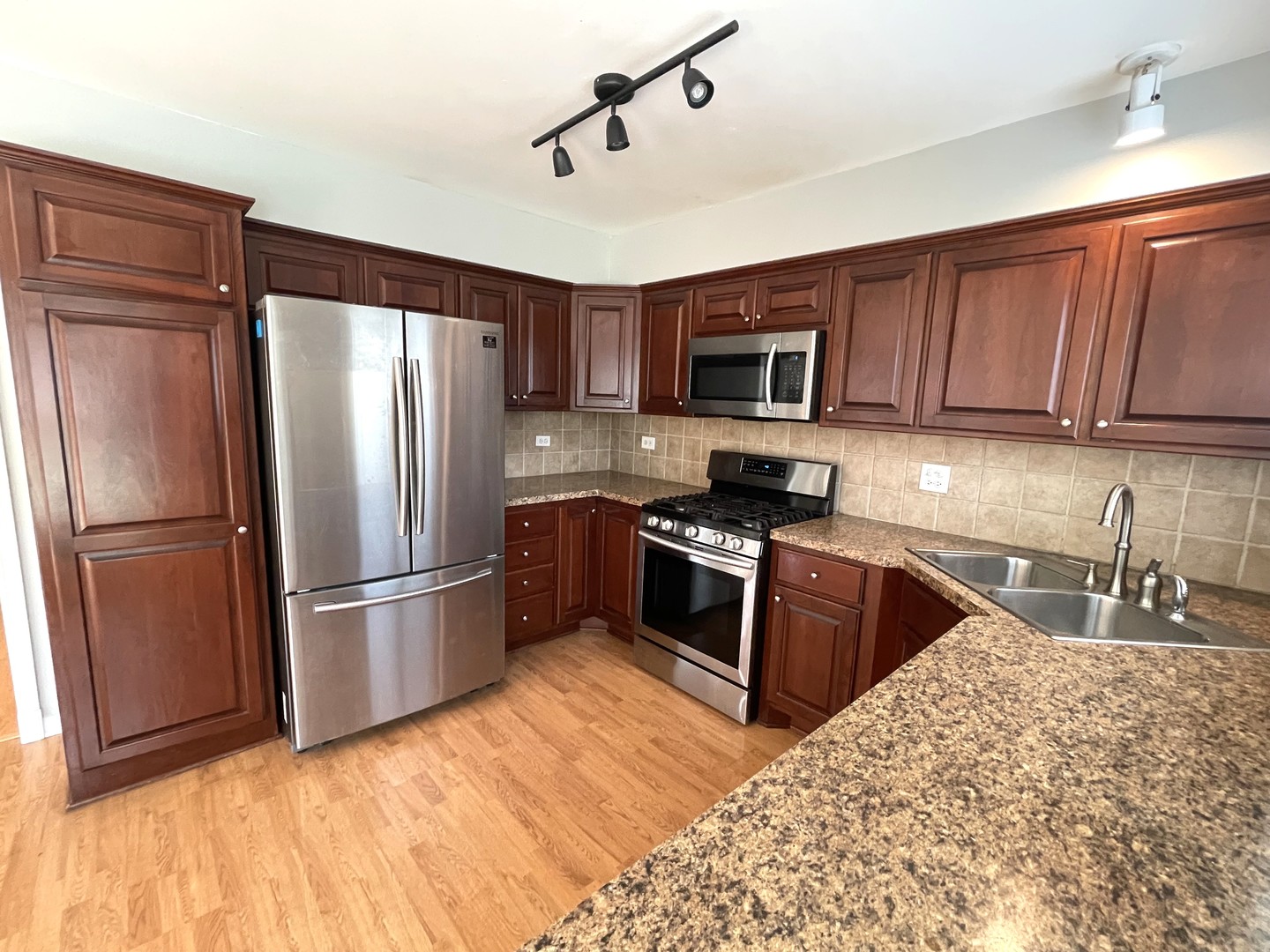 1076 Rockport Drive, Carol Stream, IL 60188