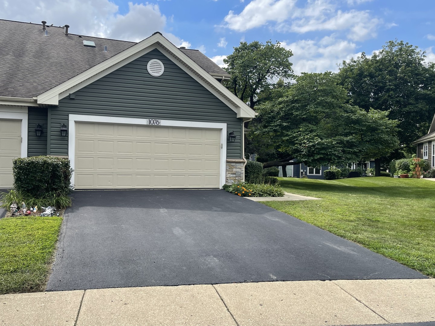 1076 Rockport Drive, Carol Stream, IL 60188