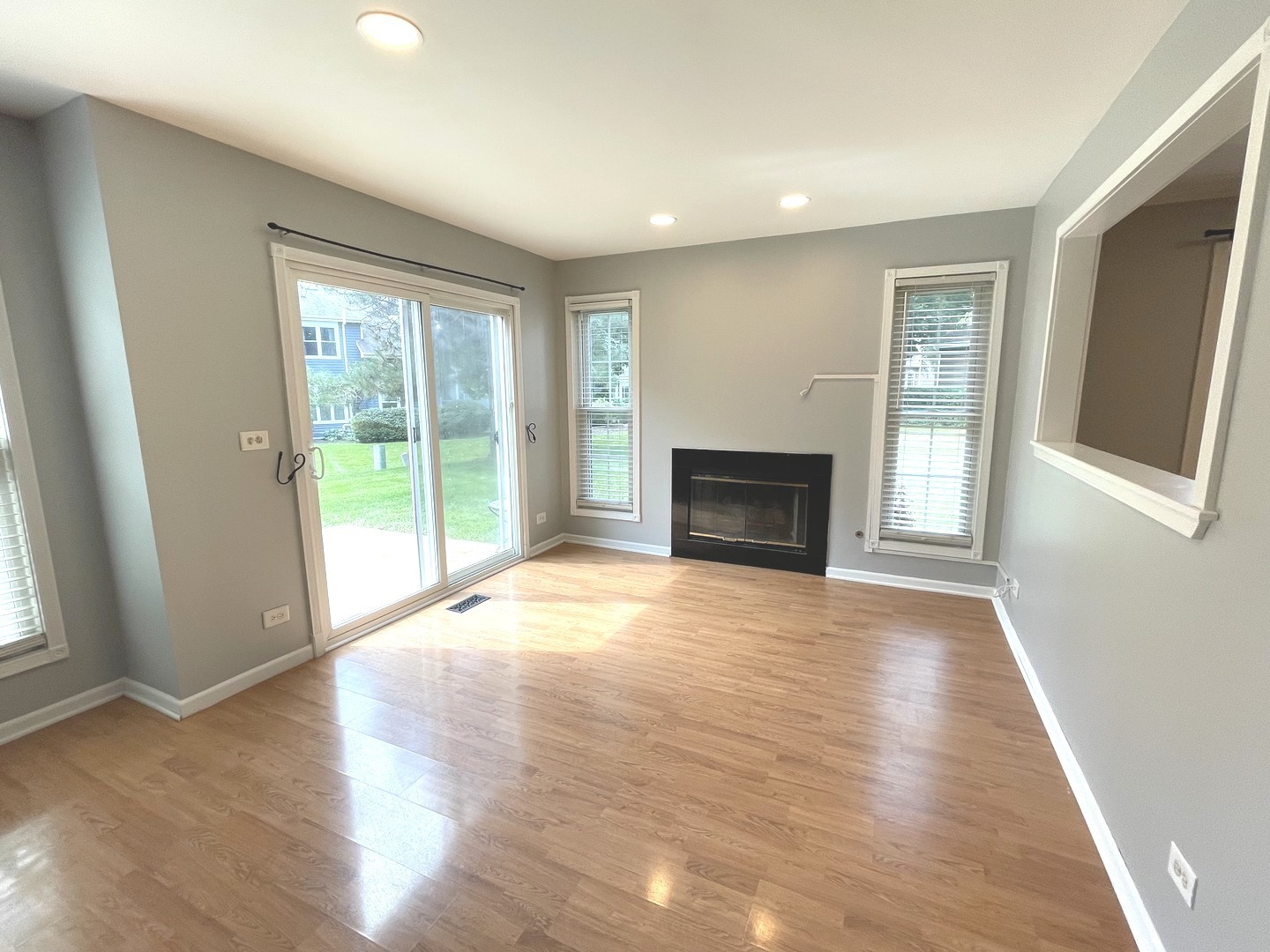 1076 Rockport Drive, Carol Stream, IL 60188